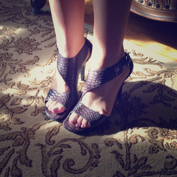 Donald J Pliner Size 8 Snakeskin Leather Heels - Picture 1 of 7